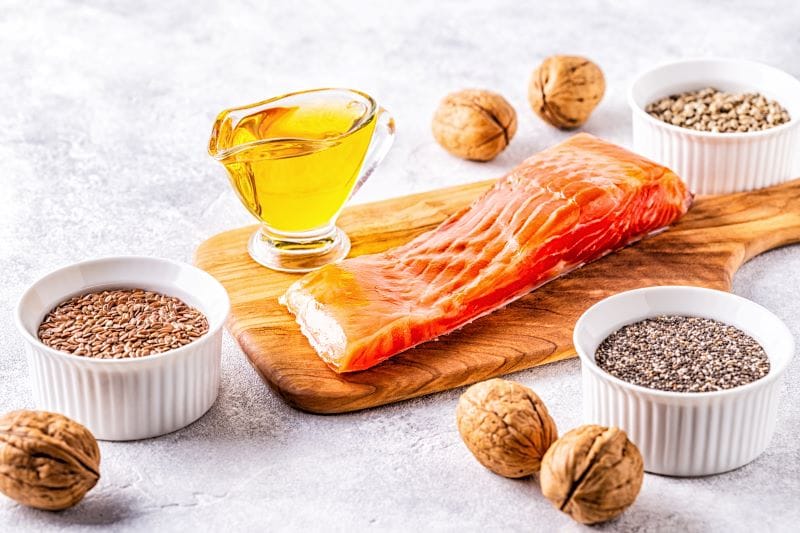 benefícios do ômega 3 - encontrado em alimentos de origem vegetal, como sementes de chia e linhaça.